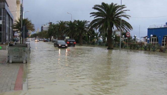 Përmbytje në Durrës nga rreshjet e shiut | Top Albania Radio
