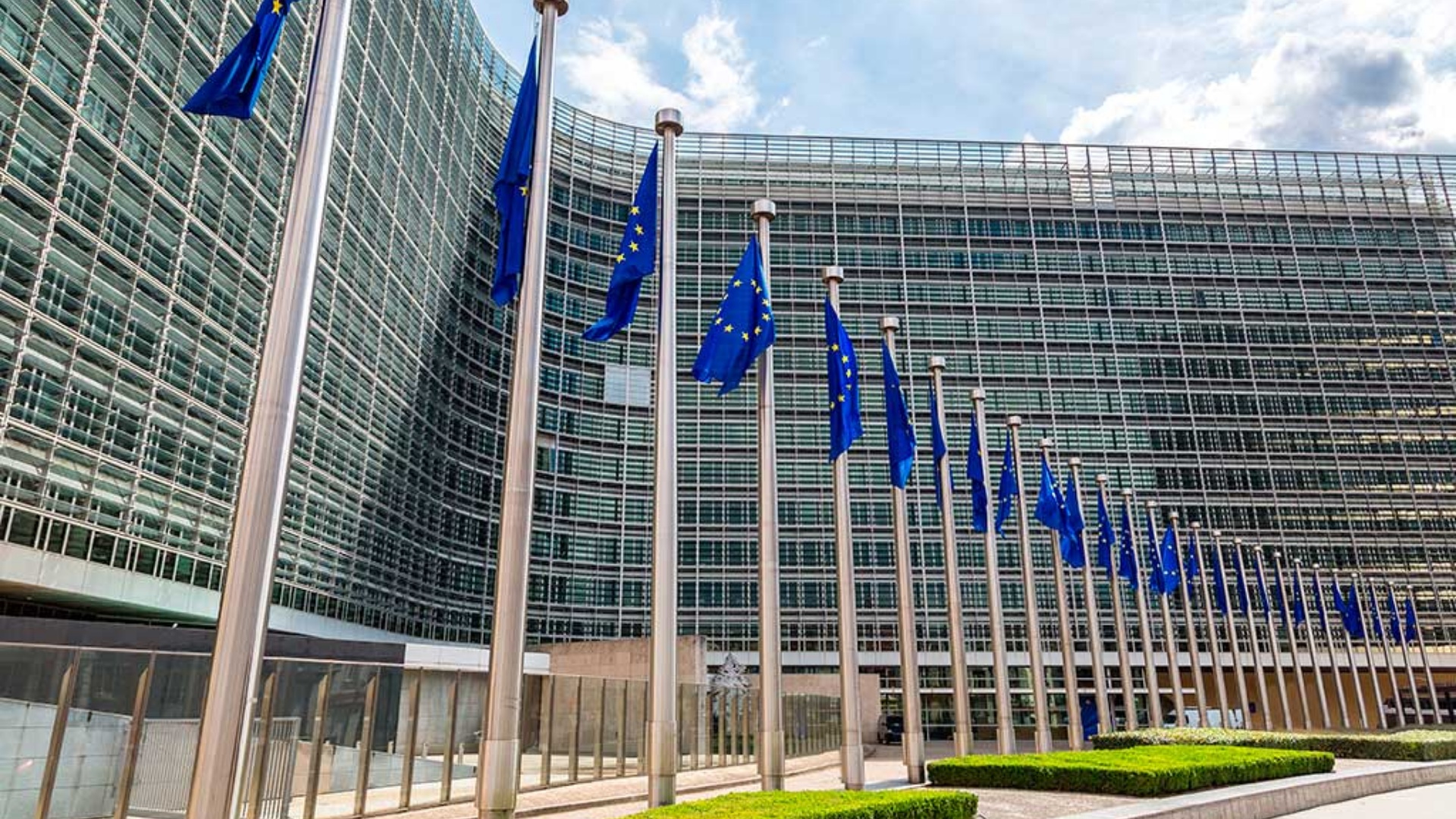 Komisioni Europian  Ndikimi politik  korrupsioni dhe problemet me median  pengojnë përparimin e Shqipërisë drejt BE 
