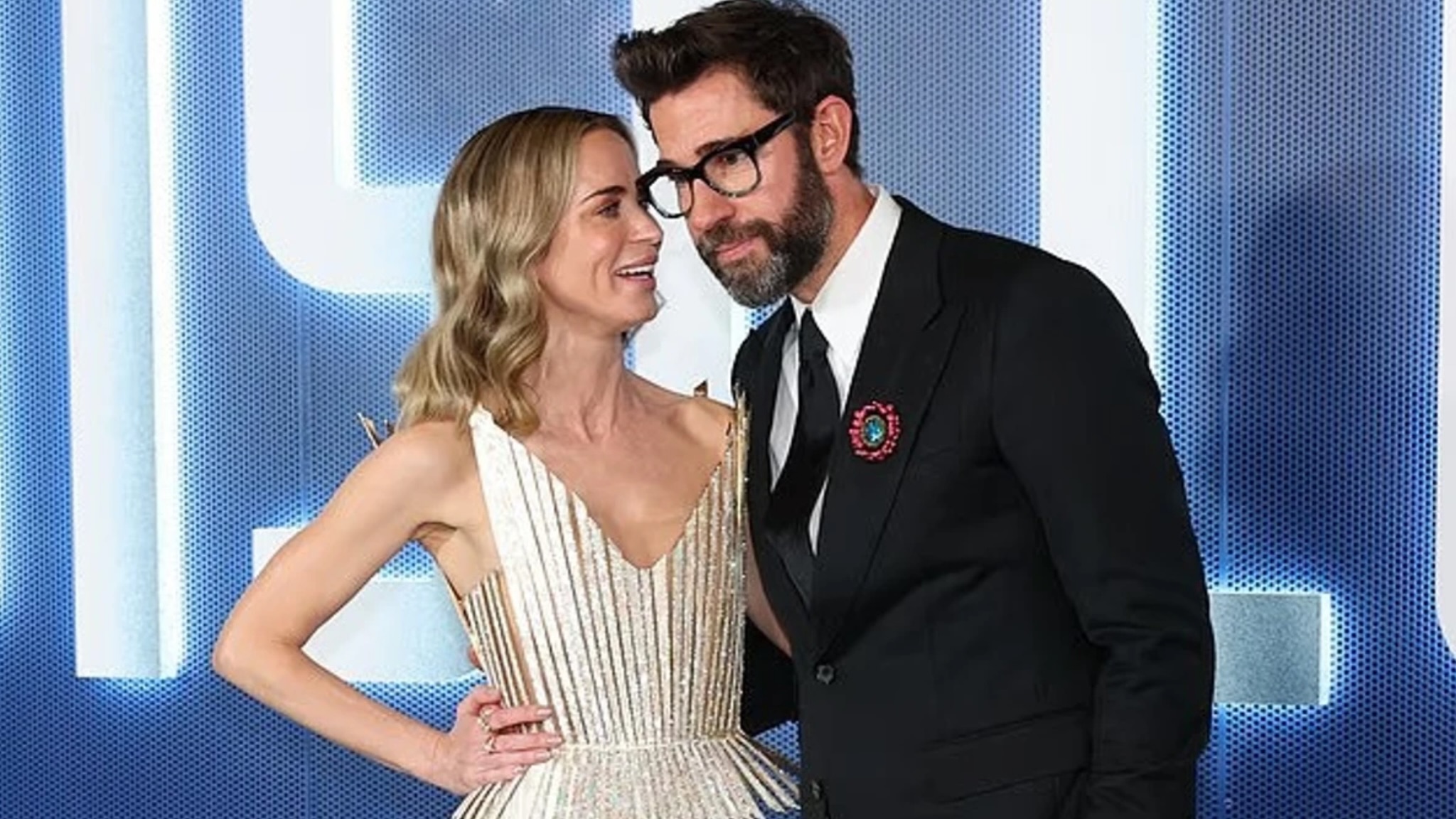 Emily Blunt mahnit në tapetin e kuq  Dalja romantike me bashkëshortin tërheq gjithë vëmendjen 