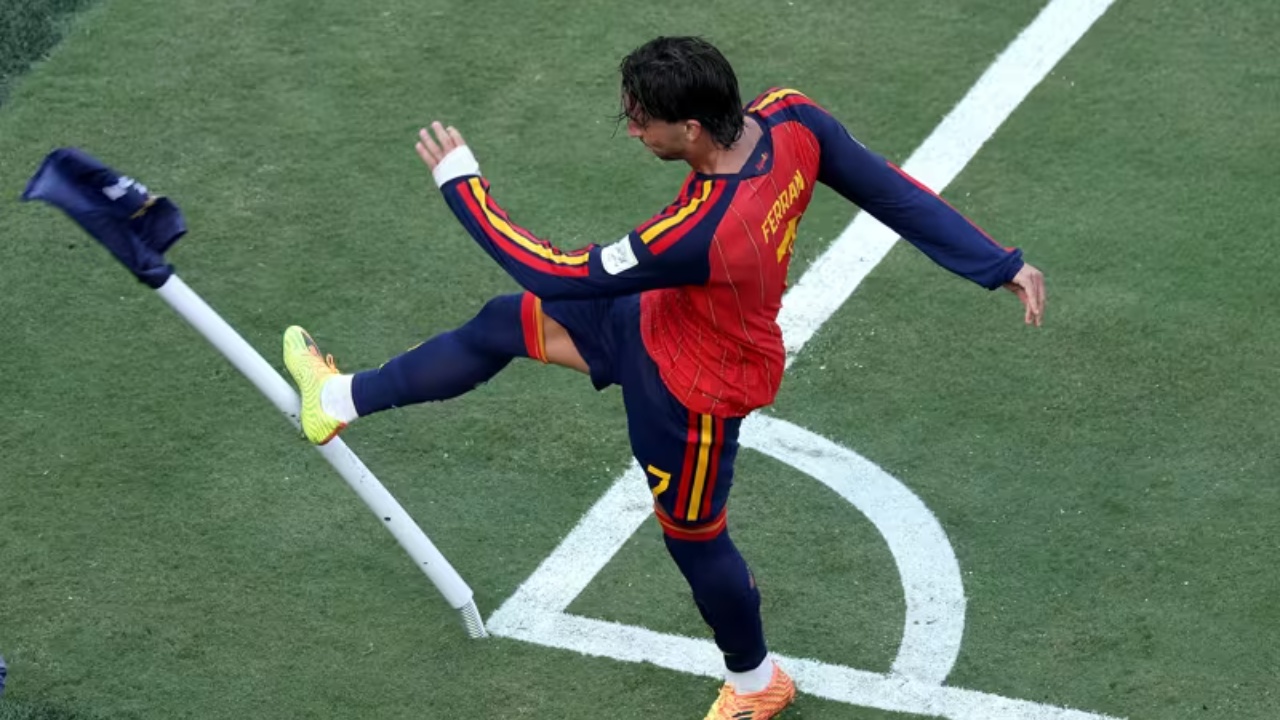 Si Mario Götze në 2014  Ferran Torres shkruan historinë në finalen e Botërorit  Fati i Kupës së Botës vendoset për të dytën herë nga një  zëvendësues